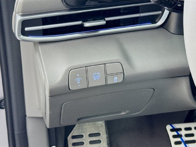 New 2025 Hyundai Elantra SEL FWD image 13