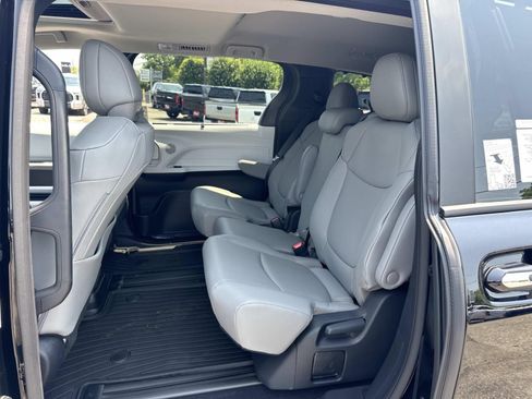 New 2026 Toyota Sienna XLE FWD image 9