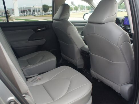 Certified 2026 Toyota Highlander XLE AWD/4WD image 25