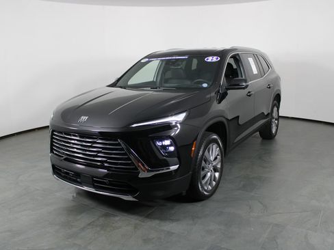 Used 2025 Buick Enclave Preferred FWD image 2