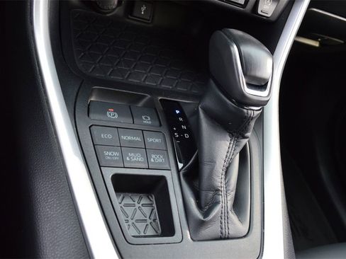 Used 2022 Toyota RAV4 XLE Premium image 23