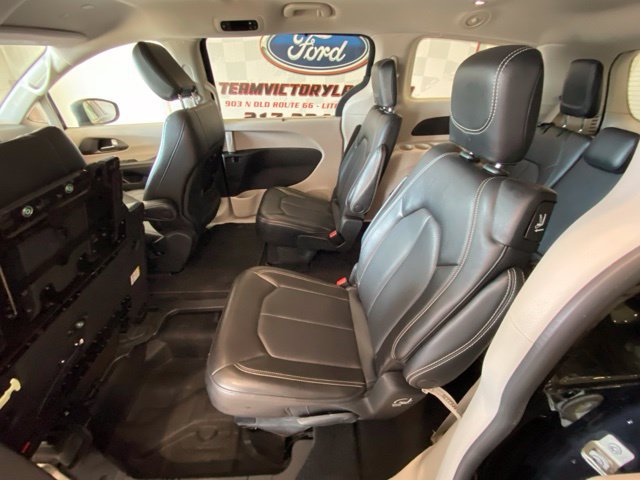 Used 2023 Chrysler Pacifica Touring-L FWD image 20