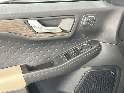 Used 2020 Ford Escape Titanium w/ Titanium Premium Package 2.0 AWD/4WD image 27