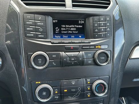 Used 2018 Ford Explorer XLT AWD/4WD image 11