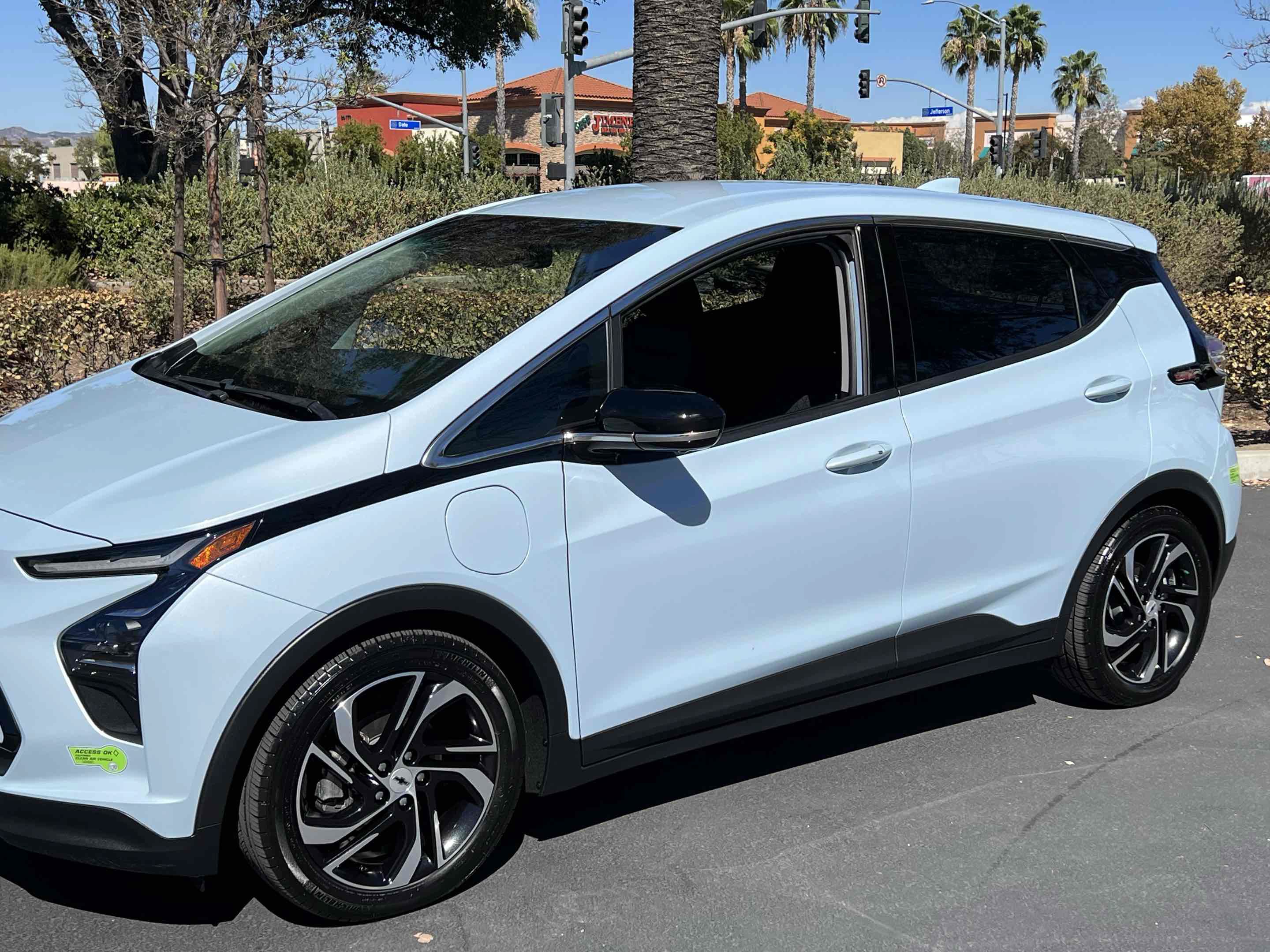 Used 2023 Chevrolet Bolt LT w/ Infotainment Package FWD image 44