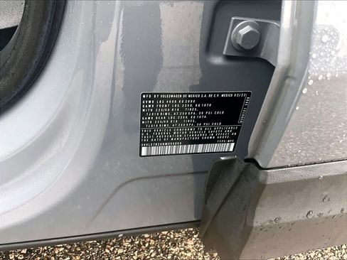 Used 2022 Volkswagen Taos SE w/ Panoramic Sunroof Package image 35