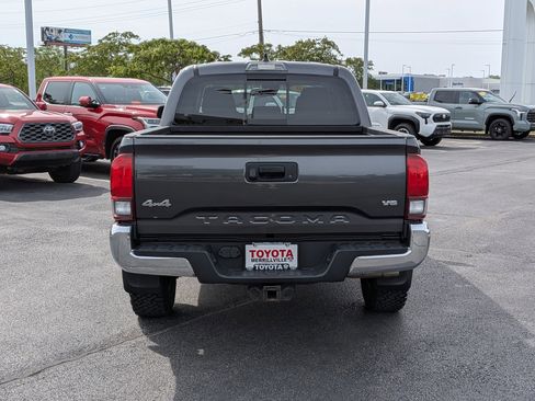 Used 2020 Toyota Tacoma SR5 AWD/4WD image 7