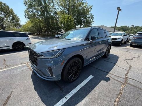 New 2025 Lincoln Aviator Reserve w/ Luxury Package image 2