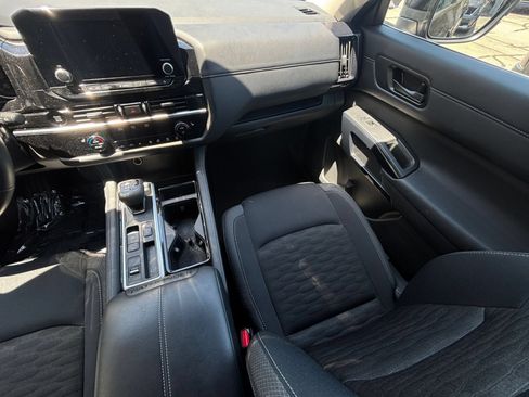 Used 2025 Nissan Pathfinder SV FWD image 43