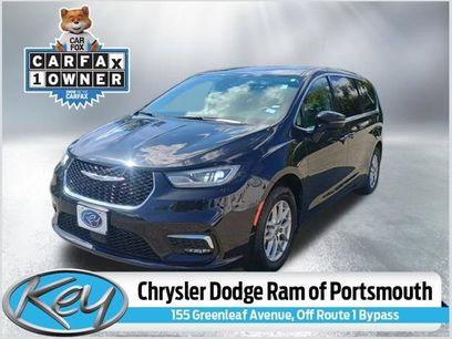 Used 2023 Chrysler Pacifica Touring-L