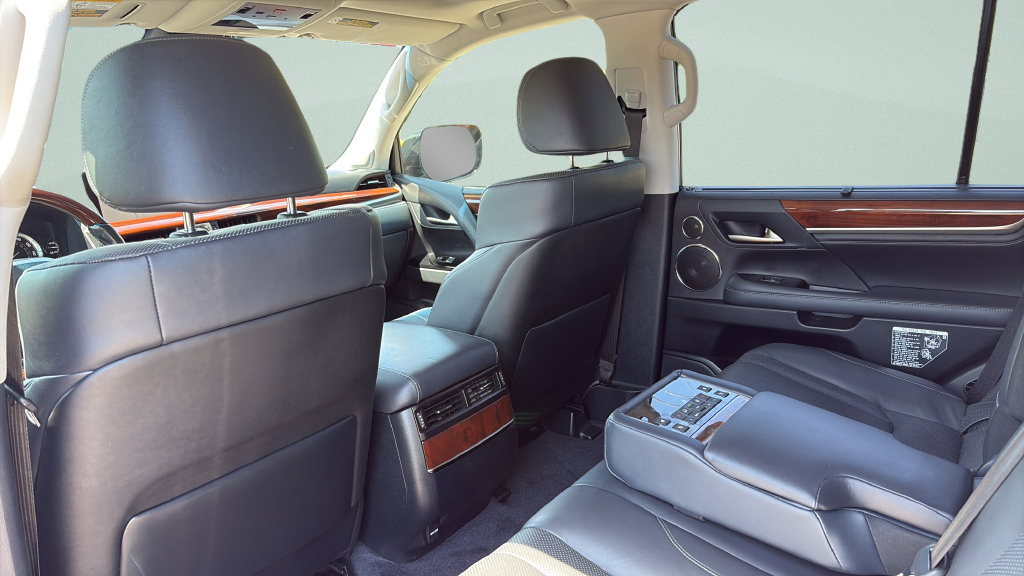 Used 2018 Lexus LX 570 4WD w/ Luxury Package image 23