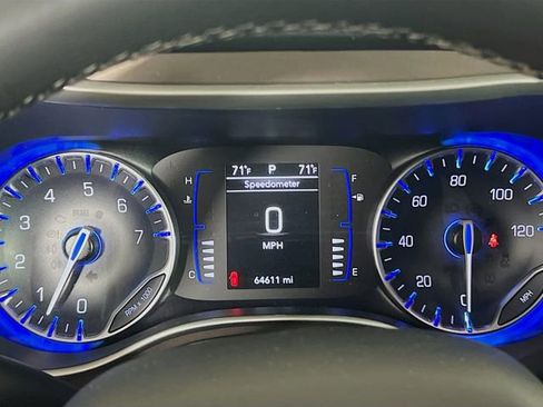 Used 2022 Chrysler Voyager LX FWD image 11