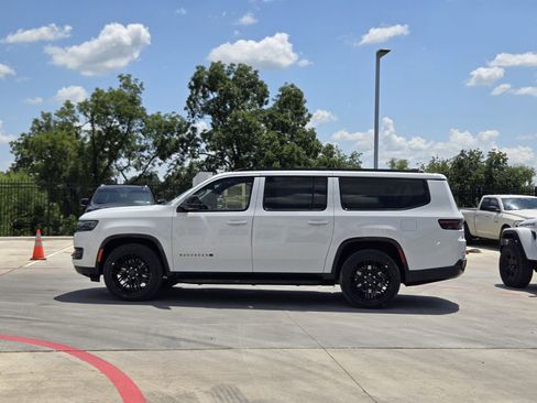 New 2025 Jeep Wagoneer L Series II w/ Premium Group I image 3