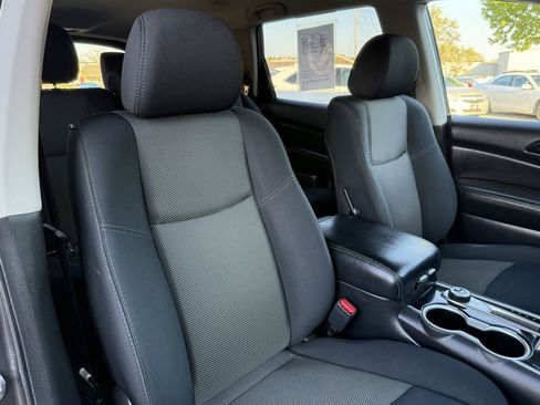 Used 2018 Nissan Pathfinder S image 23