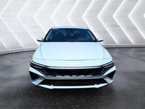 Used 2025 Hyundai Elantra Hybrid FWD image 8