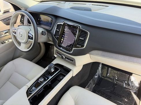 Used 2023 Volvo XC90 B5 Plus AWD/4WD image 13