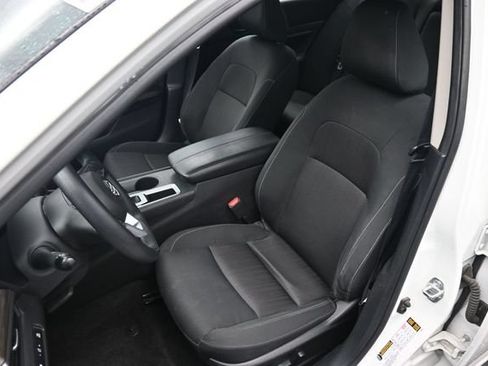 Used 2025 Nissan Altima 2.5 SV FWD image 16