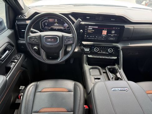 Used 2025 GMC Sierra 2500 AT4 AWD/4WD image 14