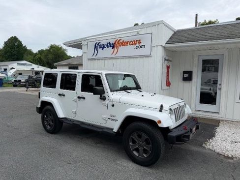 Used 2016 Jeep Wrangler Unlimited Sahara w/ Connectivity Group AWD/4WD image 1