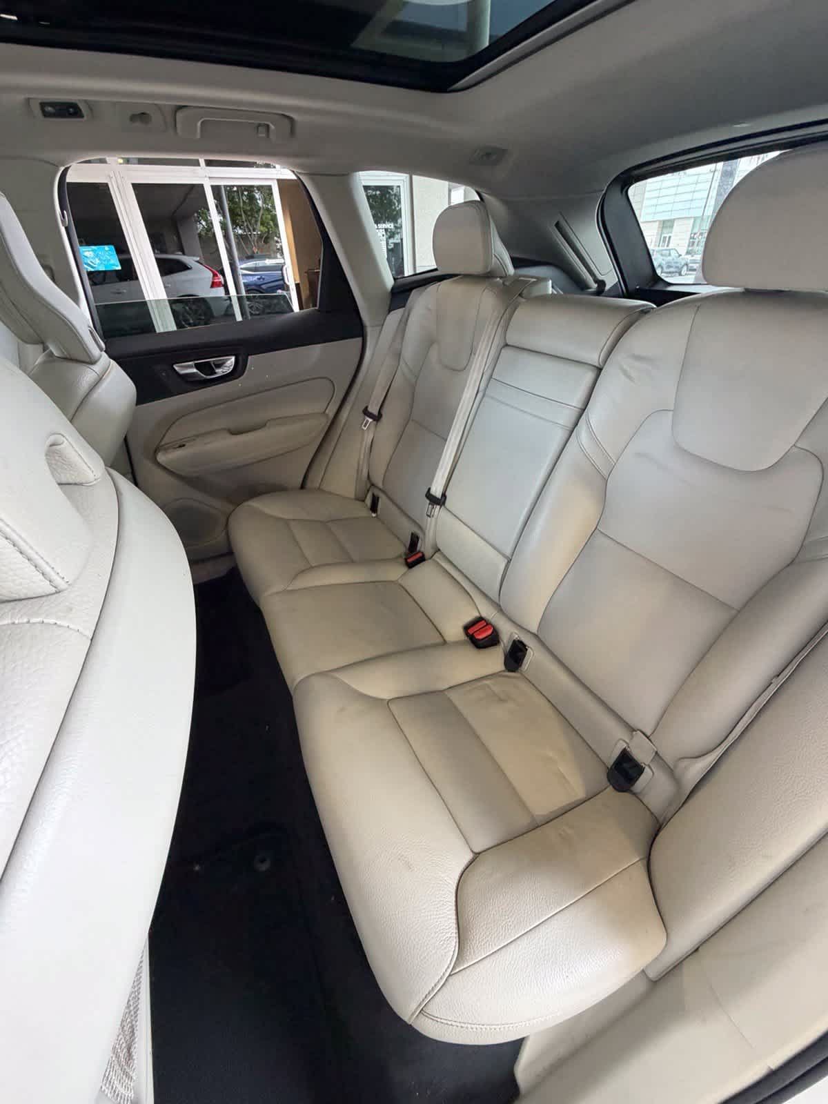 Used 2020 Volvo XC60 T5 Momentum FWD image 12