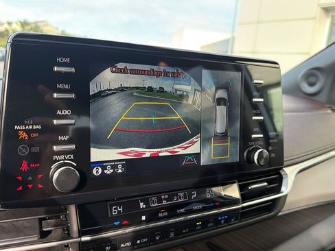 Used 2023 Toyota Sienna Platinum FWD image 26