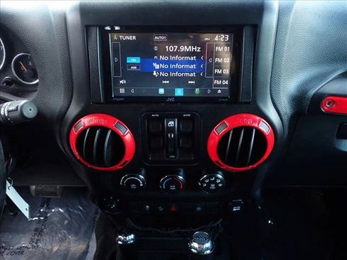 Used 2018 Jeep Wrangler Unlimited Sahara AWD/4WD image 14