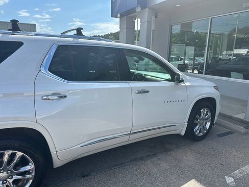 Used 2020 Chevrolet Traverse High Country w/ LPO, Floor Liner Package AWD/4WD image 7