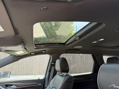Used 2022 Buick Enclave Avenir w/ Avenir Technology Package AWD/4WD image 22