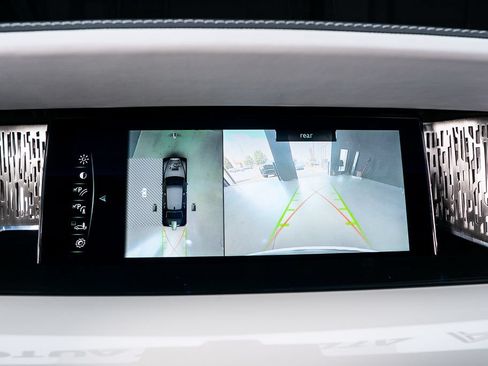 Used 2019 Rolls-Royce Phantom Sedan RWD image 41