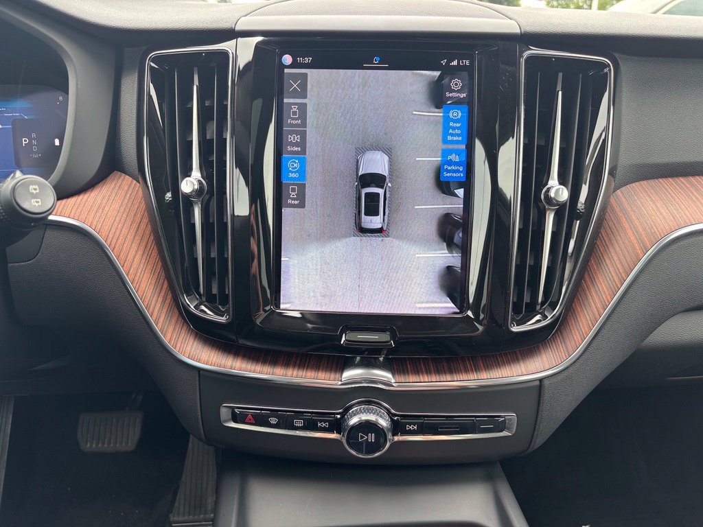 Certified 2023 Volvo XC60 B5 Plus w/ Climate Package AWD/4WD image 18