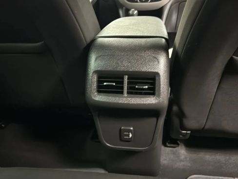 Used 2021 Chevrolet Equinox LS FWD image 22