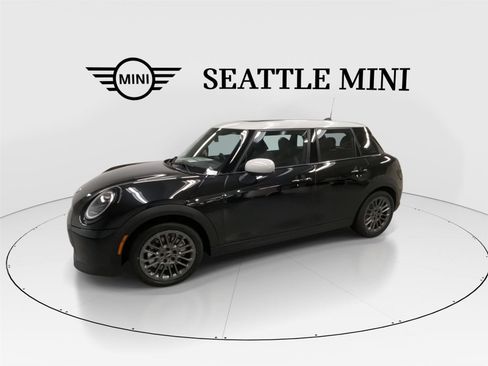 New 2026 MINI Cooper 4-Door Hardtop image 5