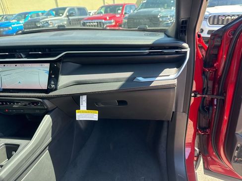 New 2026 Jeep Cherokee Overland image 32