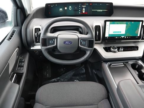 Certified 2025 Ford Expedition Active image 21