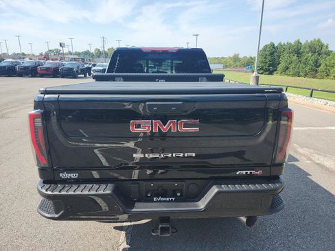 Used 2025 GMC Sierra 2500 AT4 w/ AT4 Premium Plus Package AWD/4WD image 7