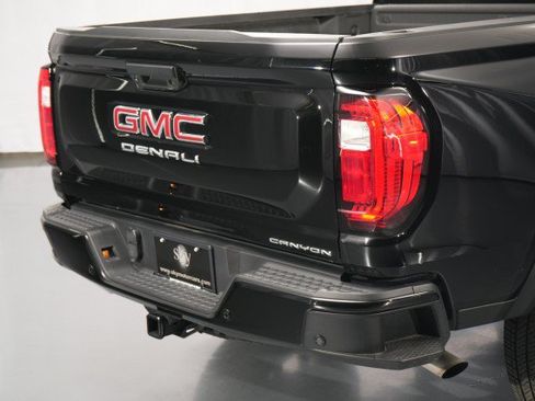 Used 2024 GMC Canyon Denali AWD/4WD image 11