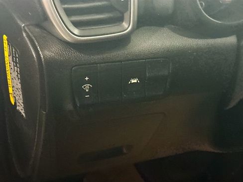 Used 2020 Kia Sportage LX image 11