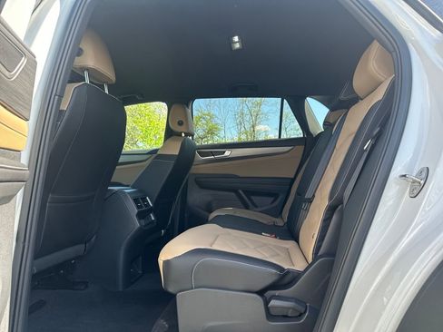 New 2026 Volkswagen Atlas Cross Sport SE AWD/4WD image 13