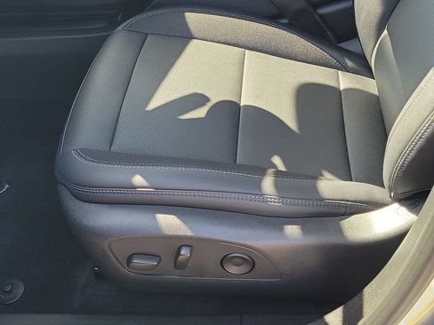 Used 2026 Chevrolet Equinox EV LT FWD image 15