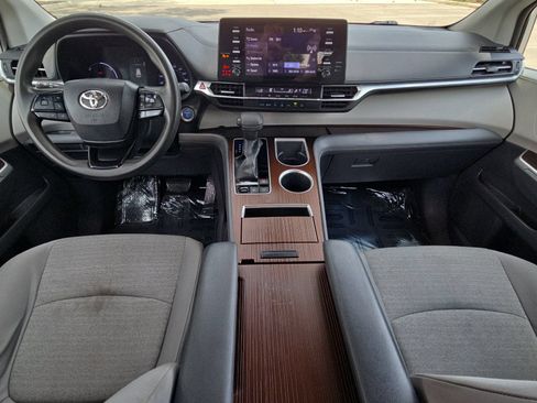 Used 2022 Toyota Sienna LE FWD image 12