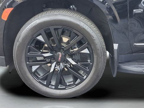 Used 2021 GMC Yukon Denali w/ LPO, Illumination Package image 3