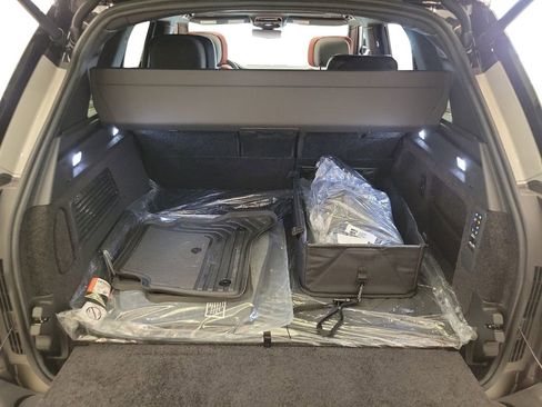 New 2026 Land Rover Range Rover SV image 22