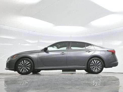 Used 2024 Nissan Altima 2.5 SV FWD image 63
