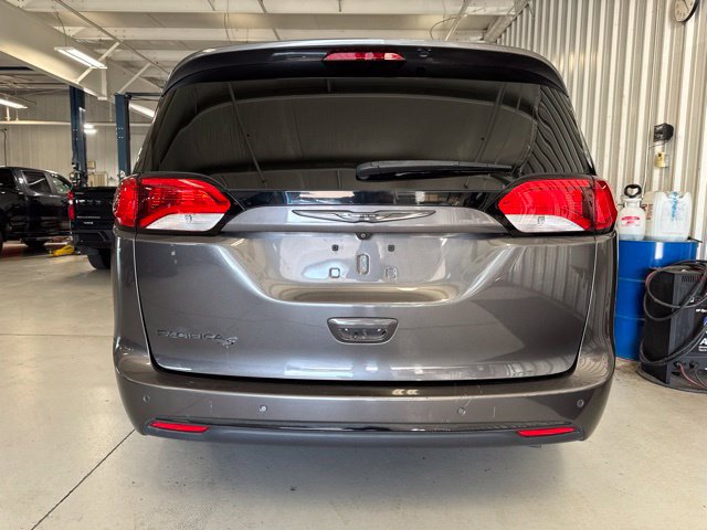 Used 2018 Chrysler Pacifica Touring Plus w/ S Appearance Package FWD image 12