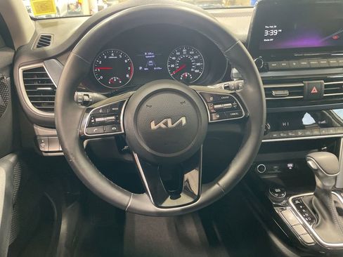 Certified 2023 Kia Seltos S w/ Navigation Package image 9