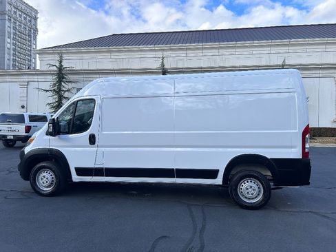 Used 2025 RAM ProMaster 2500 w/ Convenience Group image 10