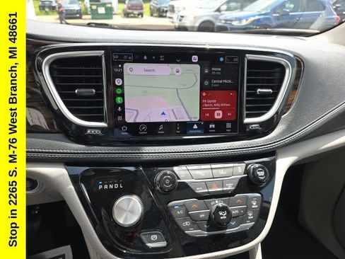 Used 2023 Chrysler Pacifica Limited FWD image 25
