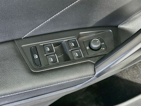 Used 2023 Volkswagen Tiguan SE FWD image 15