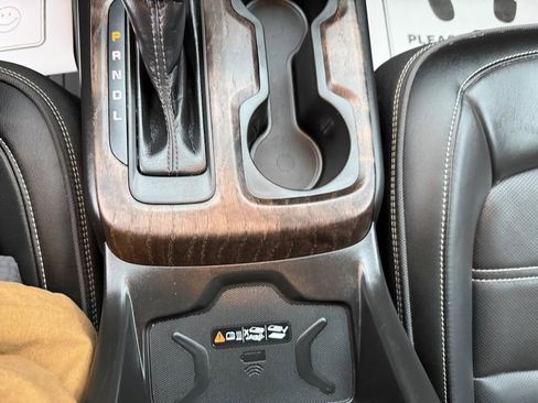 Used 2022 GMC Canyon Denali image 8