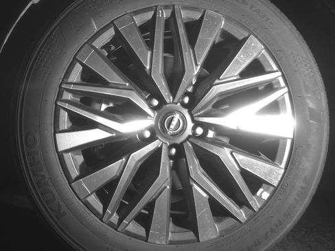 Used 2025 Nissan Altima 2.5 SV FWD image 12